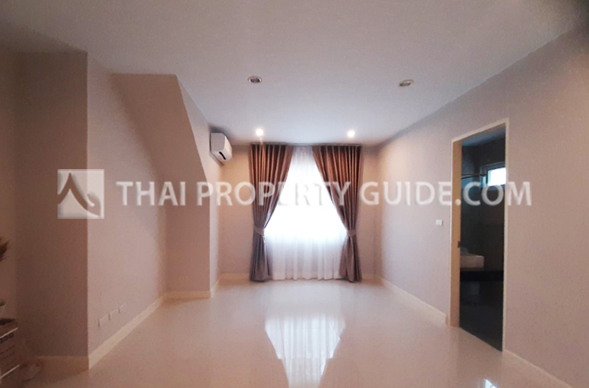 House with Shared Pool in Sukhumvit 